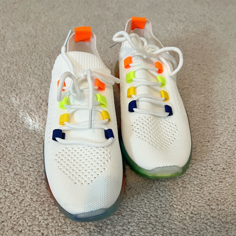 Le Sheelah rainbow and white womens sneakers size 8.5